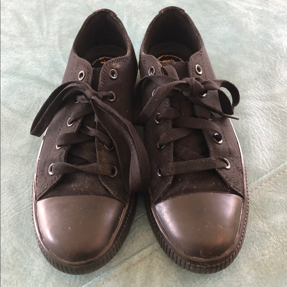 Slip resistant shoes